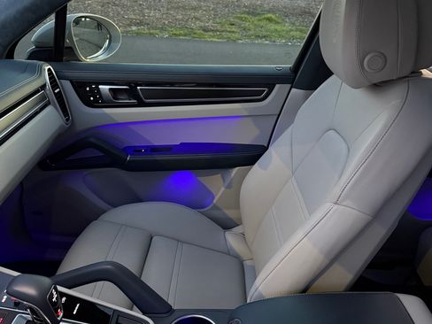 Used 2021 Porsche Cayenne GTS image 27