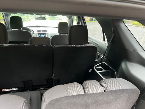 Used 2018 Ford Explorer XLT w/ Equipment Group 201A AWD/4WD image 27