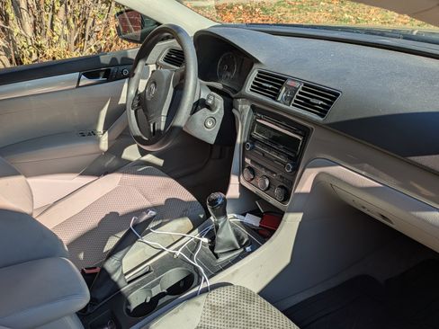 Used 2015 Volkswagen Passat 1.8T S image 4