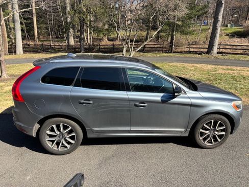 Used 2017 Volvo XC60 T6 Dynamic w/ Preferred Option Package image 6