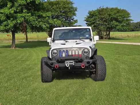 Used 2013 Jeep Wrangler Unlimited Sahara w/ Connectivity Group image 6