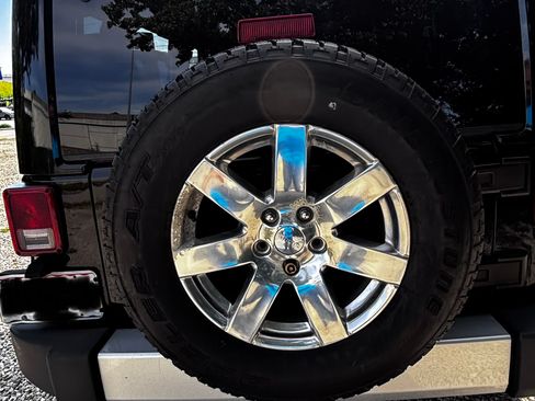 Used 2012 Jeep Wrangler Unlimited Sahara w/ Connectivity Group AWD/4WD image 18
