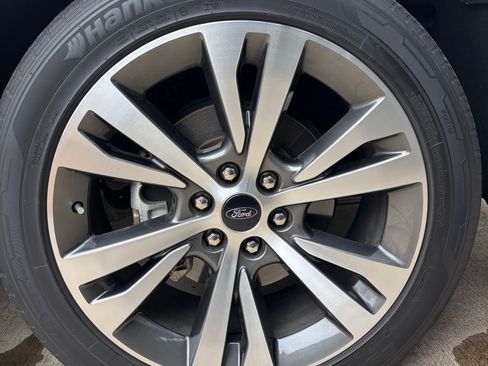 Used 2021 Ford Expedition Limited image 21