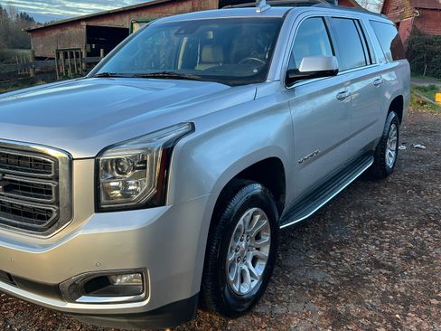 Used 2020 GMC Yukon XL SLT w/ Open Road Package image 2
