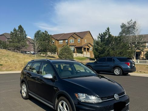 Used 2019 Volkswagen Golf Alltrack S AWD/4WD image 1