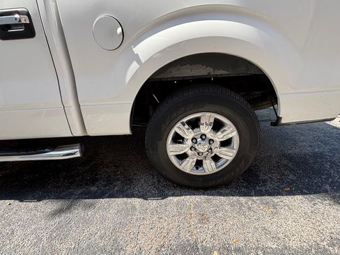 Used 2012 Ford F150 XLT w/ XLT Chrome Pkg image 5