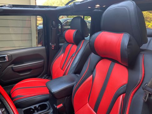 Used 2022 Jeep Gladiator Sport image 13