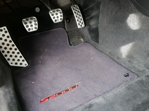 Used 2004 Honda S2000 image 2