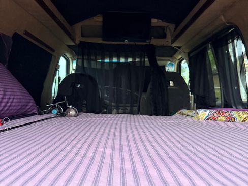 Used 2003 Ford E-150 and Econoline 150 RWD image 2