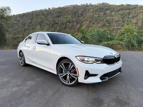 Used 2022 BMW 330i Sedan w/ Driving Assistance Package RWD image 2