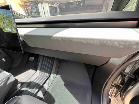 Used 2024 Tesla Cybertruck AWD Crew Cab image 19