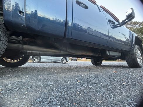 Used 2011 Chevrolet Silverado 2500 LT w/ Interior Plus Package image 6