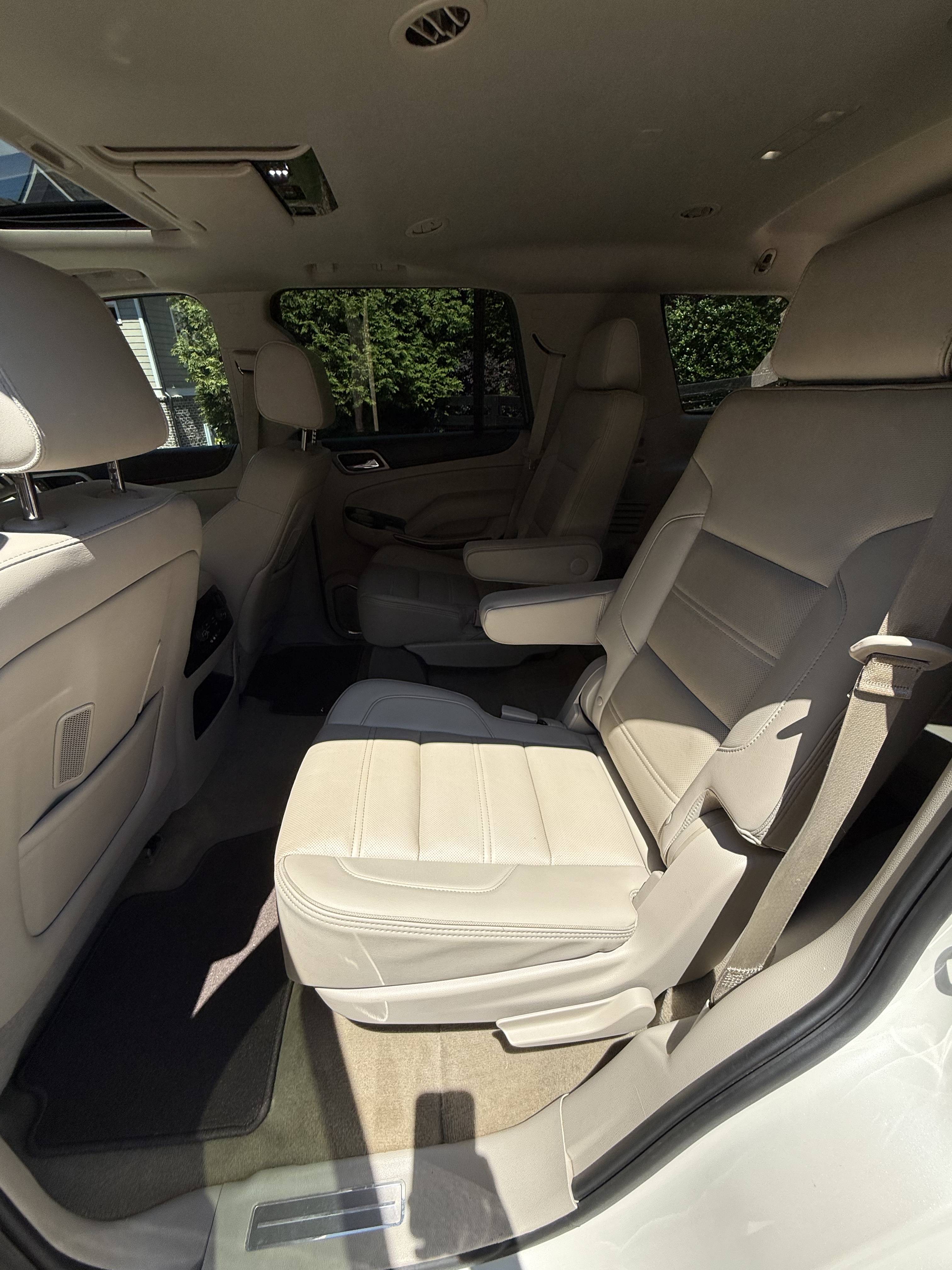 Used 2015 GMC Yukon Denali w/ Premium Package AWD/4WD image 17