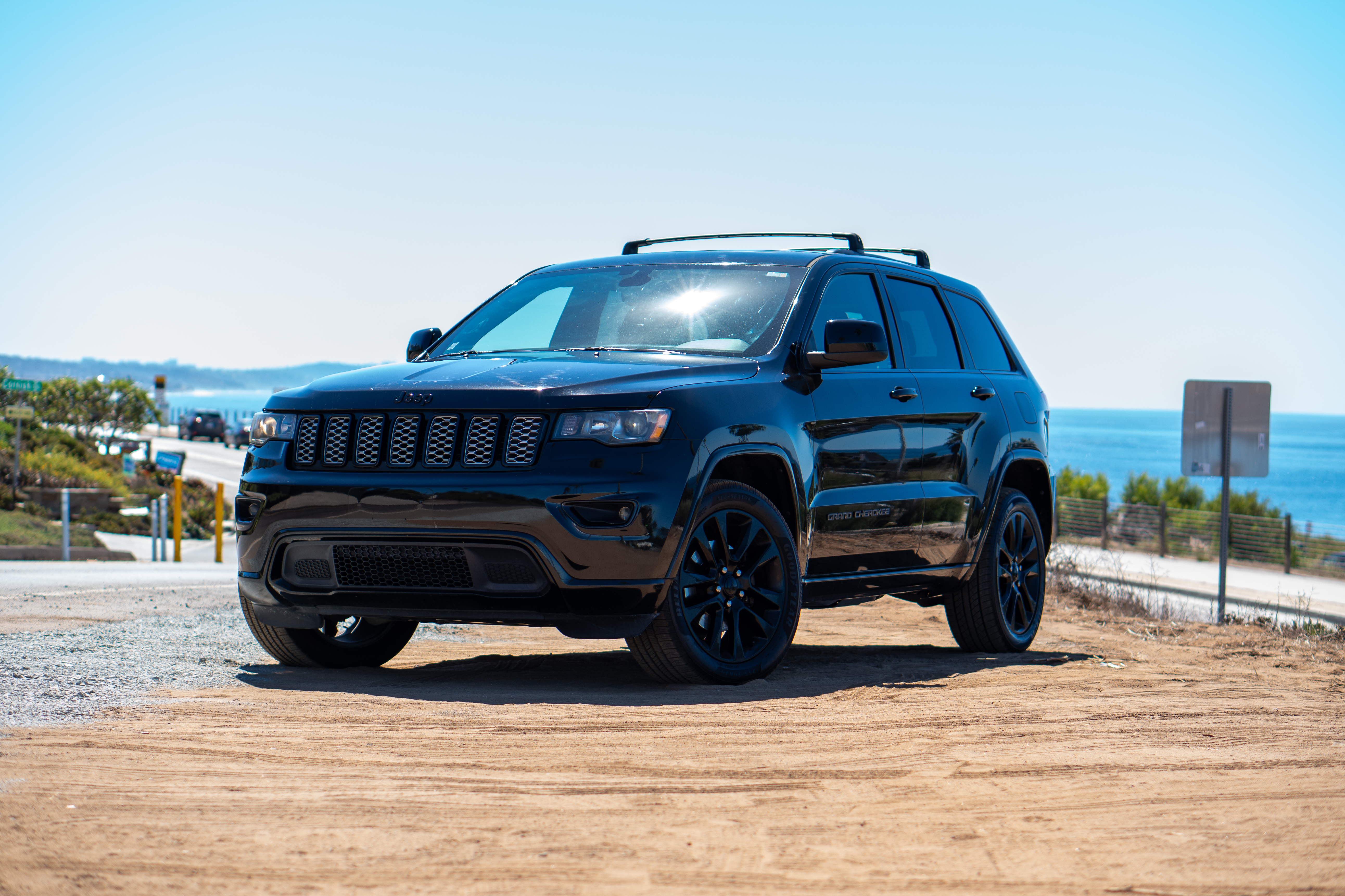Used 2019 Jeep Grand Cherokee Altitude AWD/4WD image 2