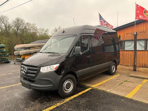 Used 2019 Mercedes-Benz Sprinter 2500 image 2