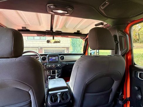 Used 2018 Jeep Wrangler Unlimited Sport image 27