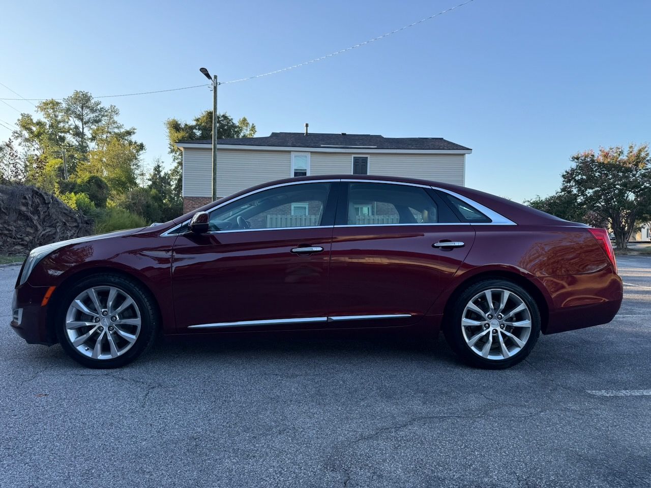 Used 2017 Cadillac XTS Luxury FWD image 1