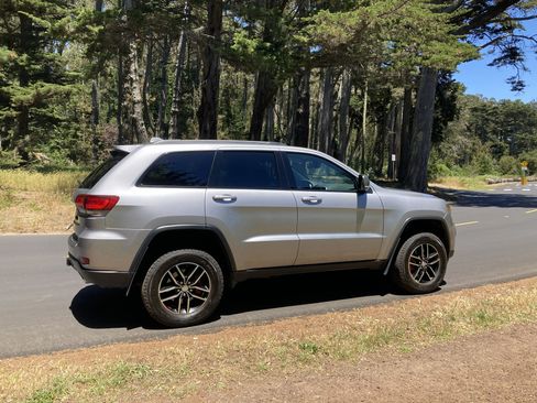 Used 2018 Jeep Grand Cherokee Trailhawk AWD/4WD image 5
