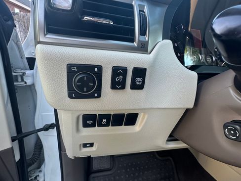 Used 2017 Lexus GX 460 image 22