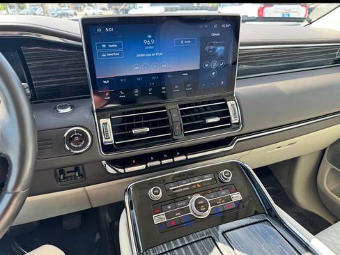 Used 2021 Lincoln Navigator Black Label AWD/4WD image 10