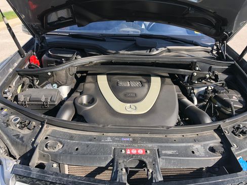 Used 2011 Mercedes-Benz GL 550 4MATIC image 15