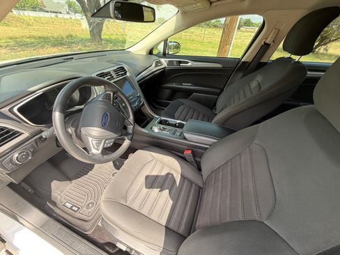Used 2019 Ford Fusion SE FWD image 23