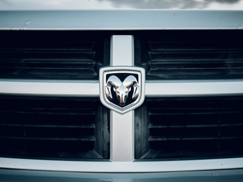 Used 2010 Dodge Avenger SXT image 17