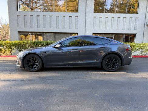 Used 2018 Tesla Model S 100D image 25