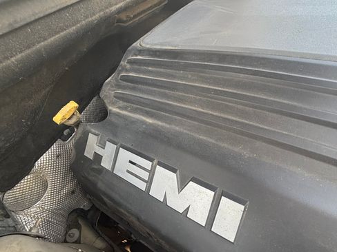 Used 2011 Jeep Grand Cherokee Limited w/ Mopar Chrome Edition Group AWD/4WD image 8