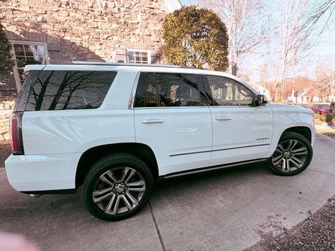 Used 2019 GMC Yukon Denali w/ Denali Ultimate Package image 2