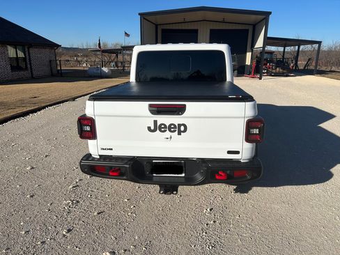 Used 2023 Jeep Gladiator Rubicon AWD/4WD image 5