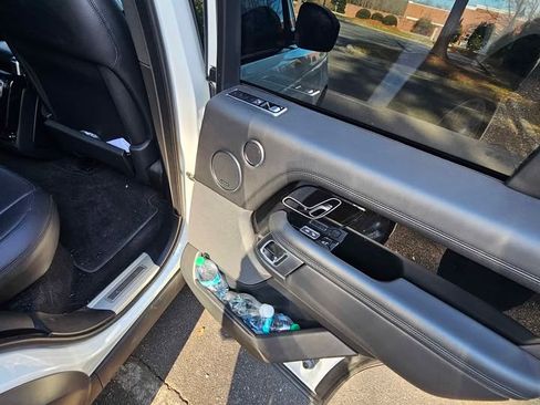 Used 2019 Land Rover Range Rover HSE image 21