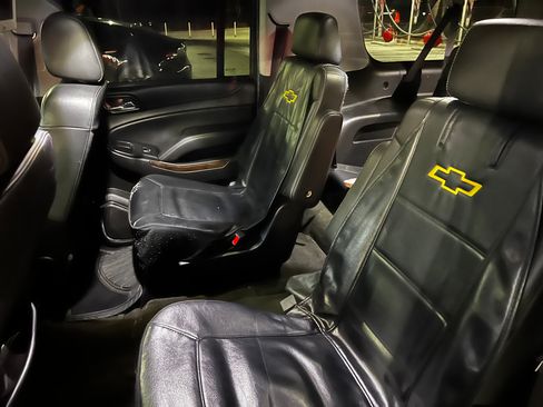 Used 2016 Chevrolet Suburban LT image 5