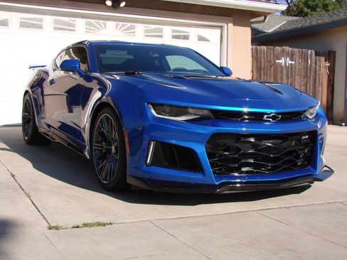 Used 2018 Chevrolet Camaro ZL1 image 2