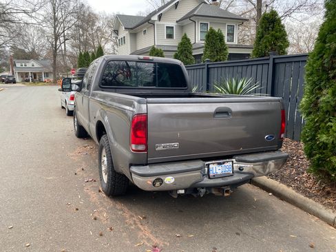 Used 2006 Ford F250 XLT image 4