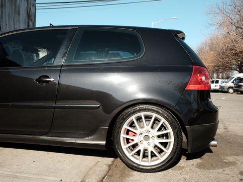 Used 2006 Volkswagen GTI 2.0T 2-Door image 27