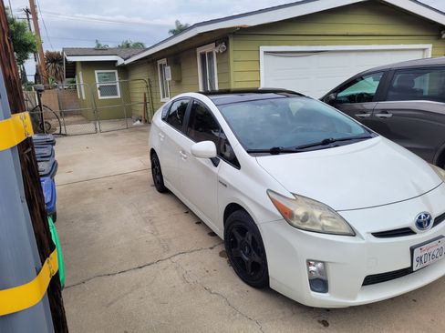 Used 2011 Toyota Prius Four image 9