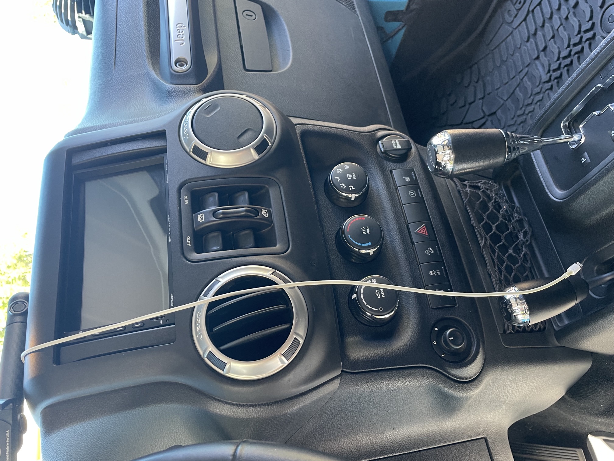 Used 2017 Jeep Wrangler Unlimited Rubicon w/ Cold Weather Group AWD/4WD image 14