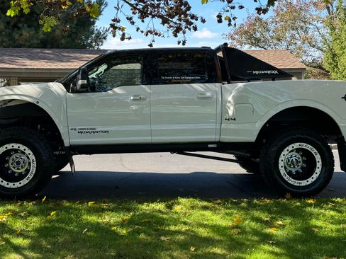 Used 2022 Ford F250 Lariat w/ Lariat Ultimate Package AWD/4WD image 1