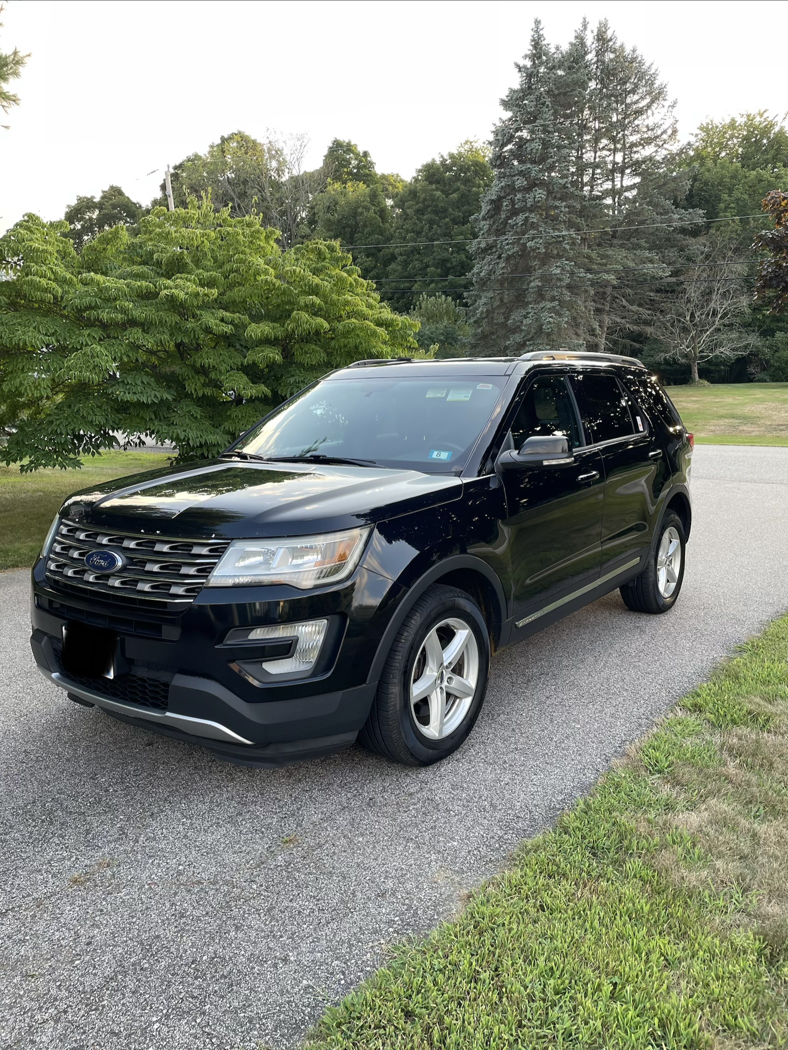 Used 2016 Ford Explorer XLT AWD/4WD image 1