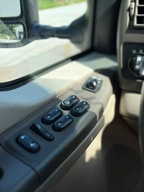Used 2004 Ford F350 Lariat AWD/4WD image 15