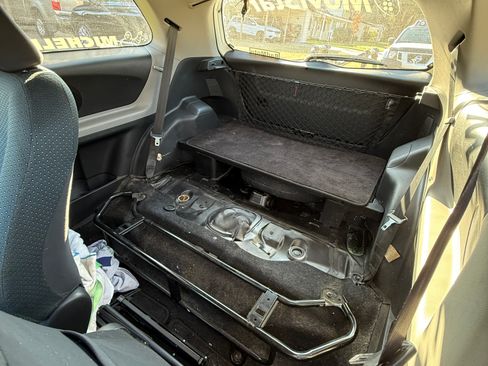 Used 2007 Toyota Yaris 2-Door Hatchback image 10