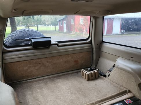 Used 1998 Chevrolet Tahoe 4WD 2-Door w/ Preferred Equipment Group 2 image 2