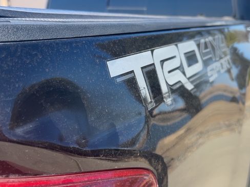 Used 2017 Toyota Tacoma TRD Sport AWD/4WD image 21