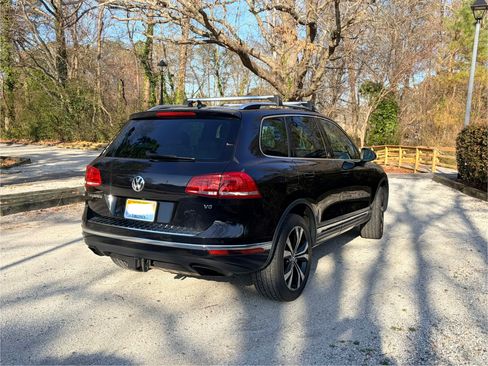 Used 2017 Volkswagen Touareg Wolfsburg Edition image 5