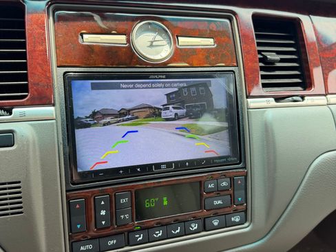 Used 2003 Lincoln Town Car Executive RWD image 15