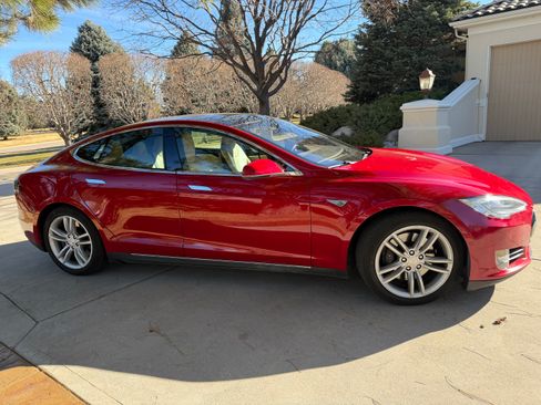 Used 2015 Tesla Model S 85D image 2