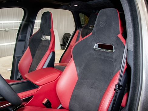 Used 2025 Jaguar F-PACE SVR 575 Edition image 8