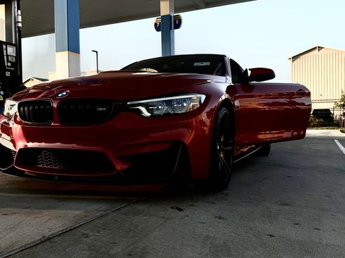 Used 2018 BMW M4 Coupe w/ Competition Package image 11