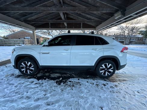 Used 2022 Volkswagen Atlas Cross Sport SE image 1